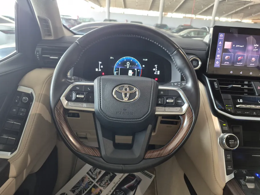 2025 Toyota Land Cruiser GXR 