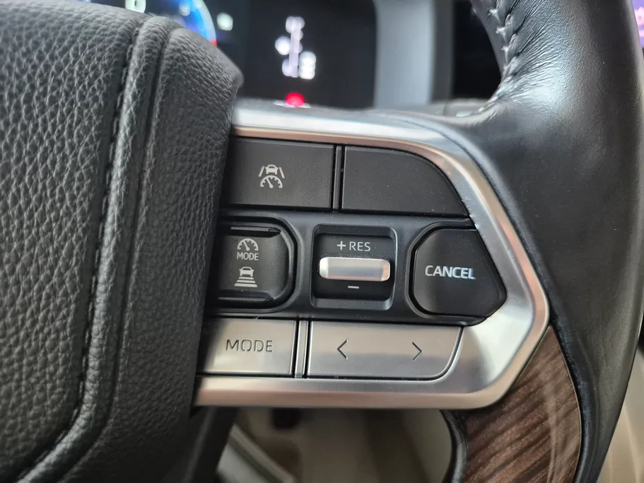 2025 Toyota Land Cruiser GXR 
