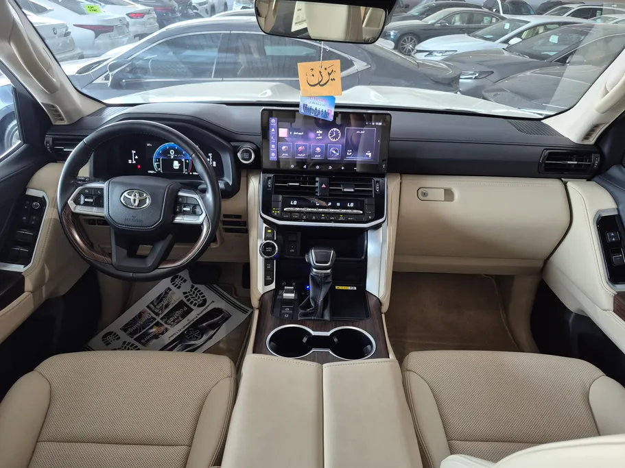 2025 Toyota Land Cruiser GXR 