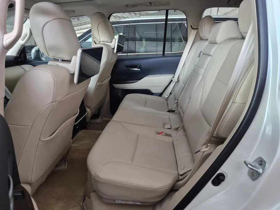 2025 Toyota Land Cruiser GXR 