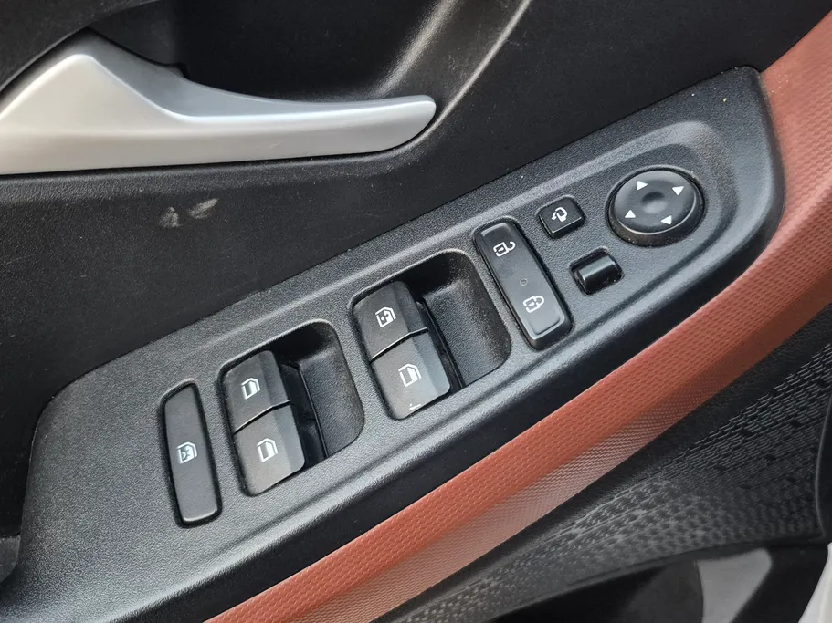 2023 Hyundai Creta Comfort (Two Tone) 