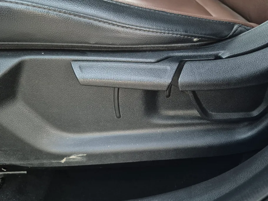 2023 Hyundai Creta Comfort (Two Tone) 