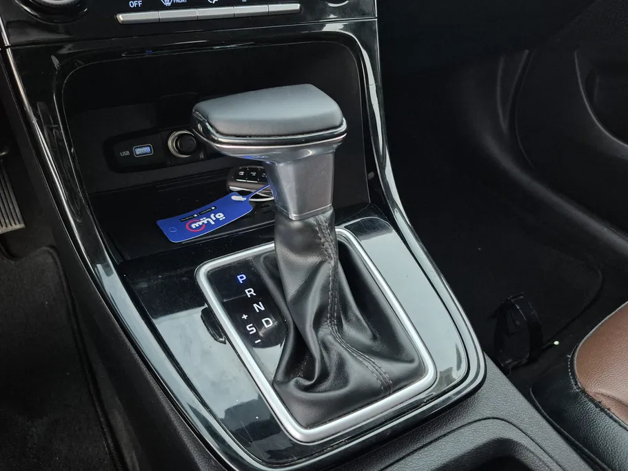 2023 Hyundai Creta Comfort (Two Tone) 