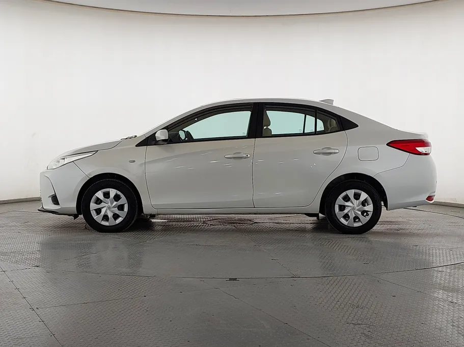 2022 Toyota Yaris  Y 