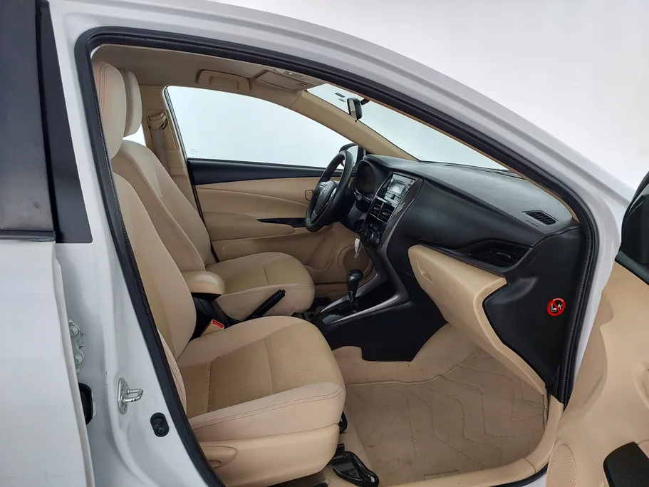 2022 Toyota Yaris  Y 