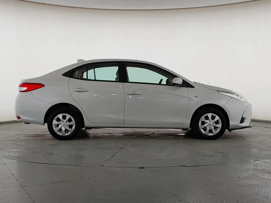2022 Toyota Yaris  Y 