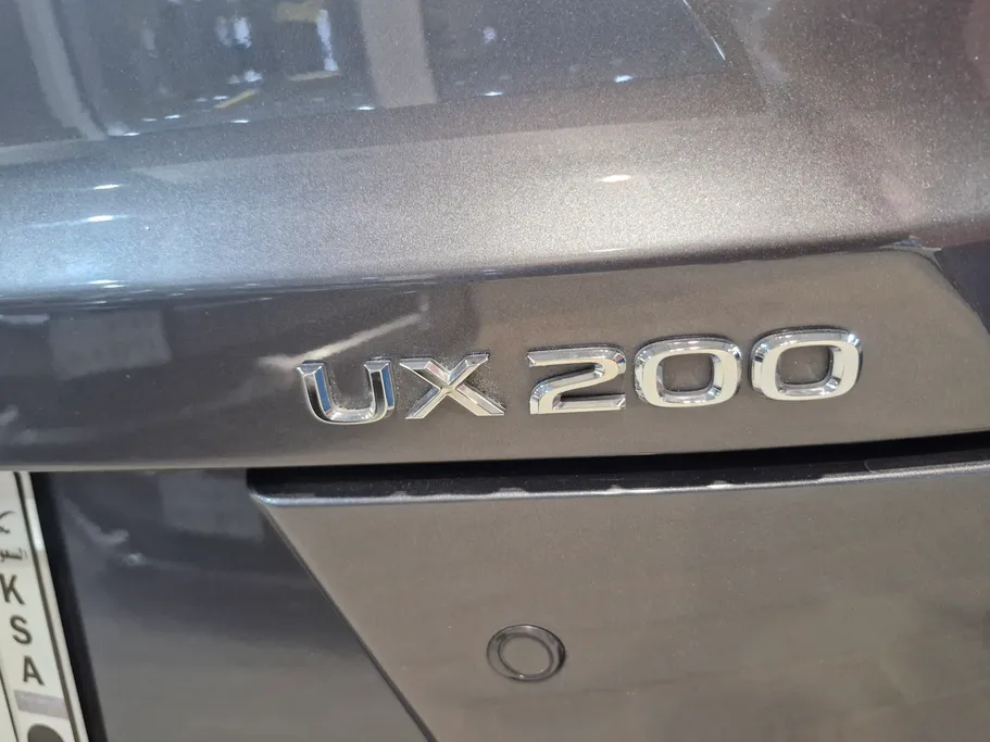 لكزس UX 200 2023 