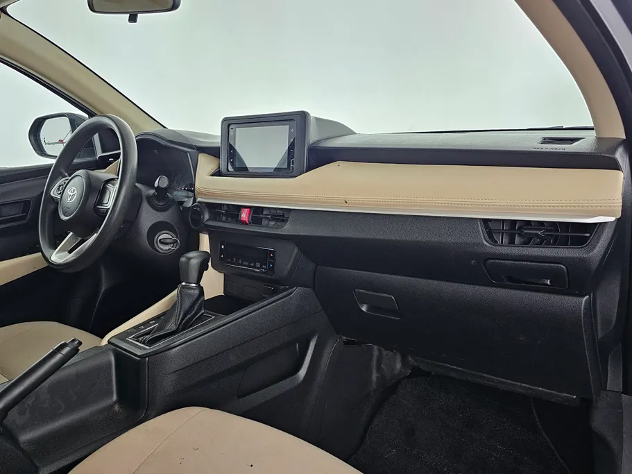 2023 Toyota Yaris  Y 