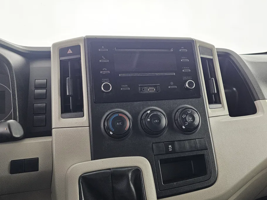 2023 Toyota Haice فان بضاعه 