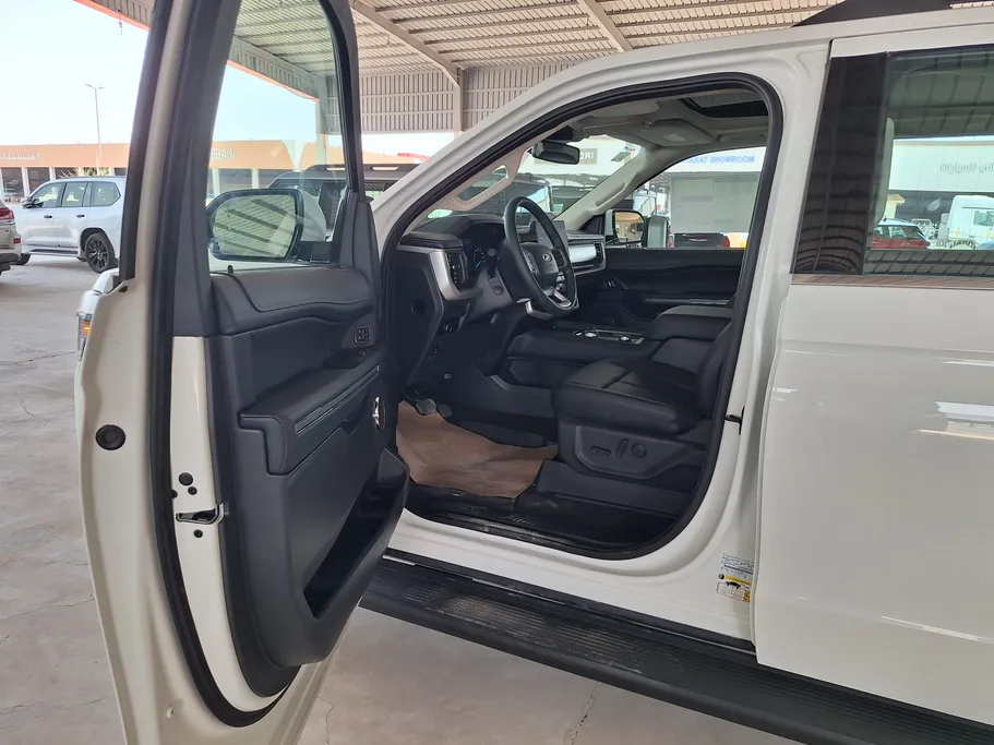 2024 Ford Expedition XLT 