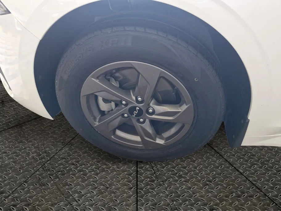 2023 Kia K5 GL 