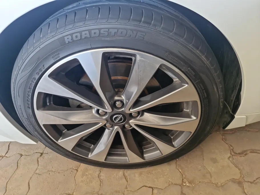 2023 Nissan Maxima SR 