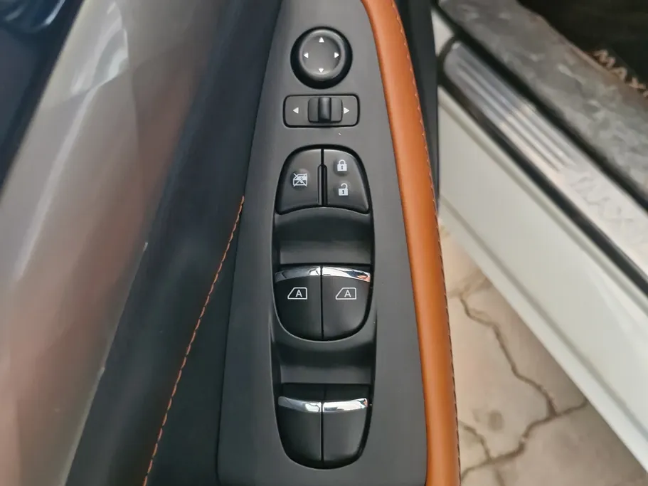 2023 Nissan Maxima SR 