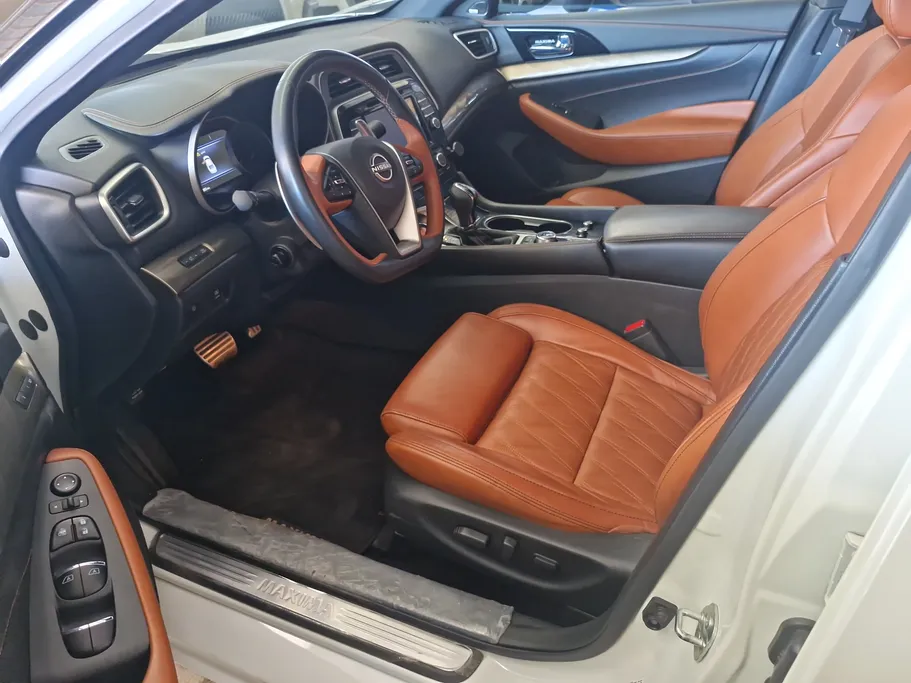 2023 Nissan Maxima SR 
