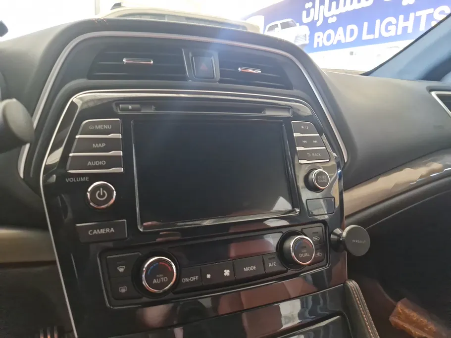 2023 Nissan Maxima SR 