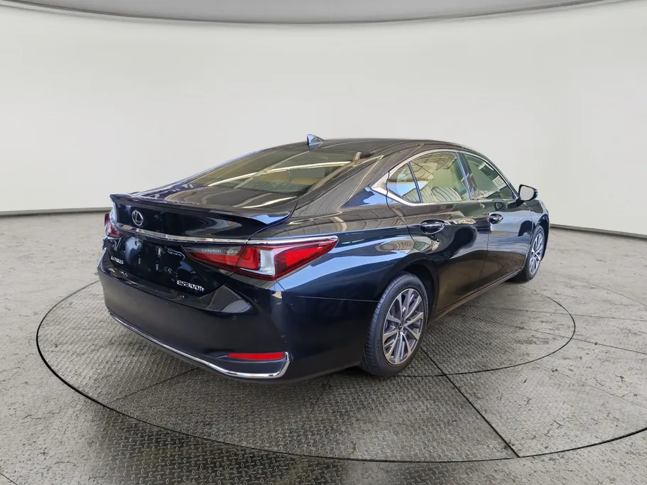 2023 Lexus ES 300 H 