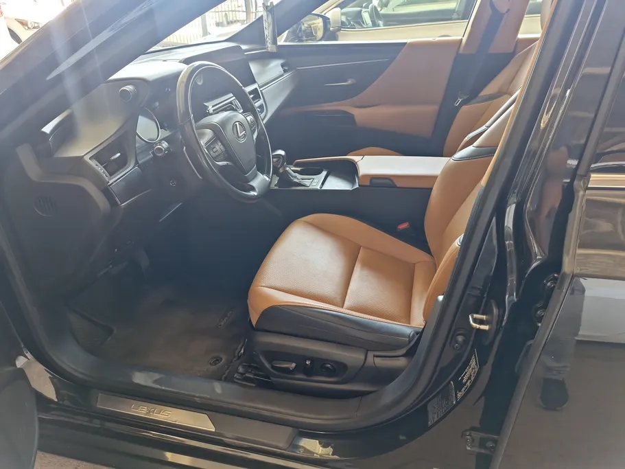 2023 Lexus ES 300 H 