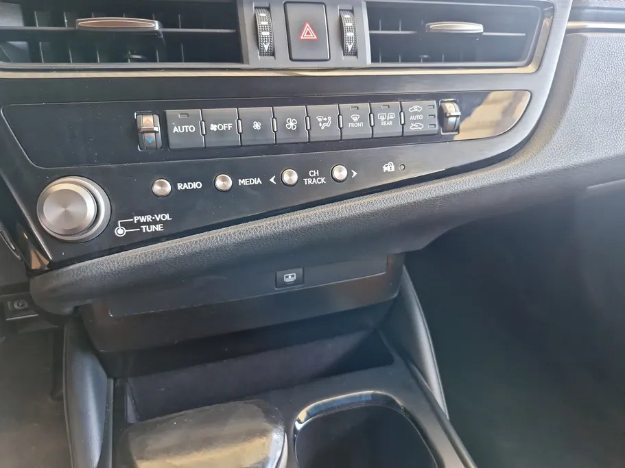 2023 Lexus ES 300 H 
