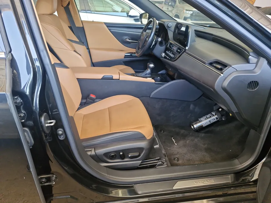 2023 Lexus ES 300 H 