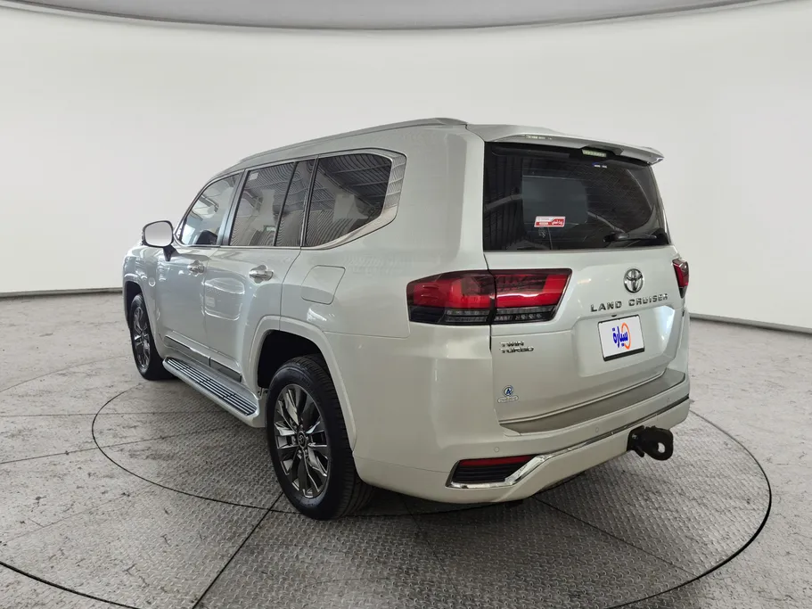 تويوتا لاندكروزر VXR 2023 
