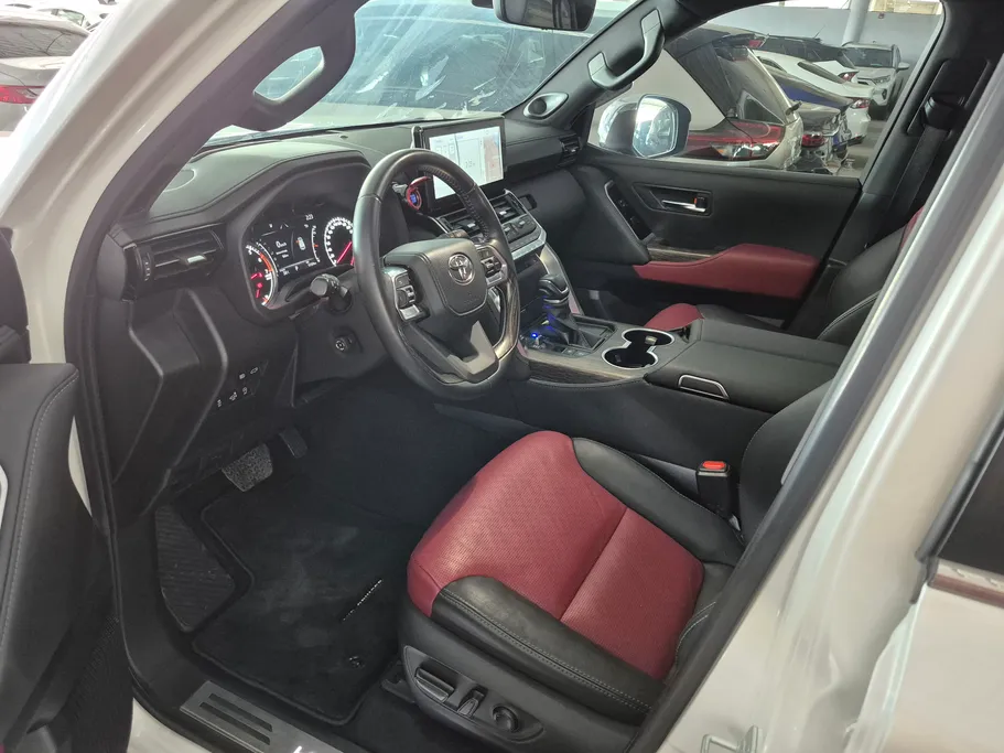 تويوتا لاندكروزر VXR 2023 