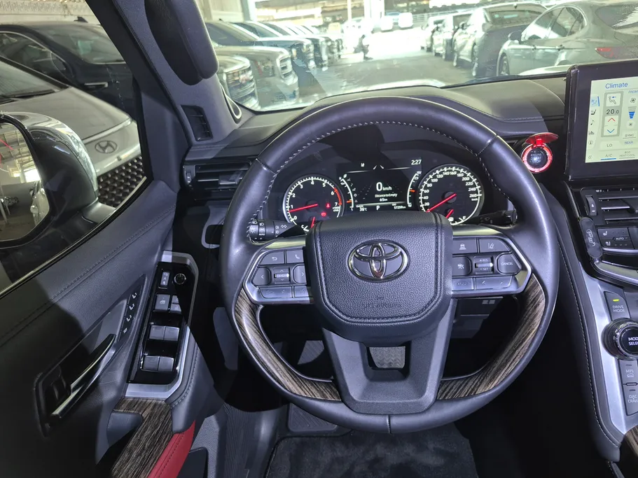 تويوتا لاندكروزر VXR 2023 