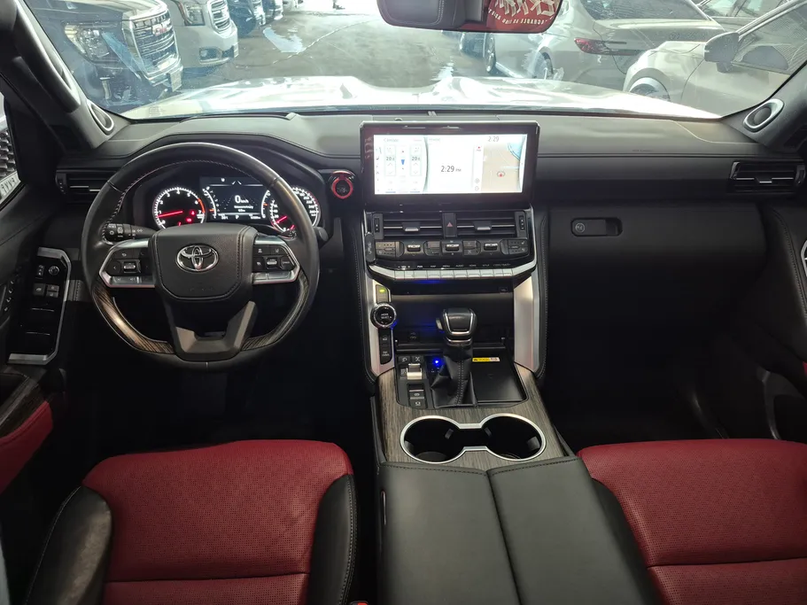 تويوتا لاندكروزر VXR 2023 