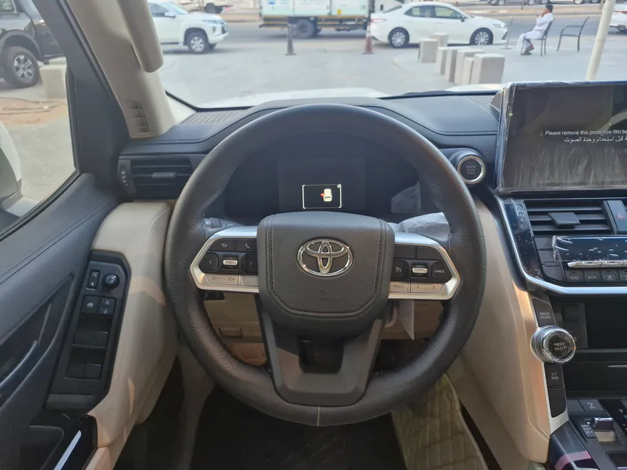 تويوتا لاندكروزر GXR2 2025 
