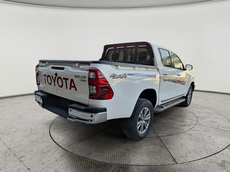 2023 Toyota Hilux SR5 
