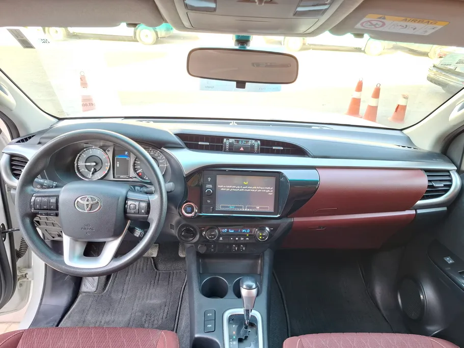 تويوتا هايلكس SR5 2023 