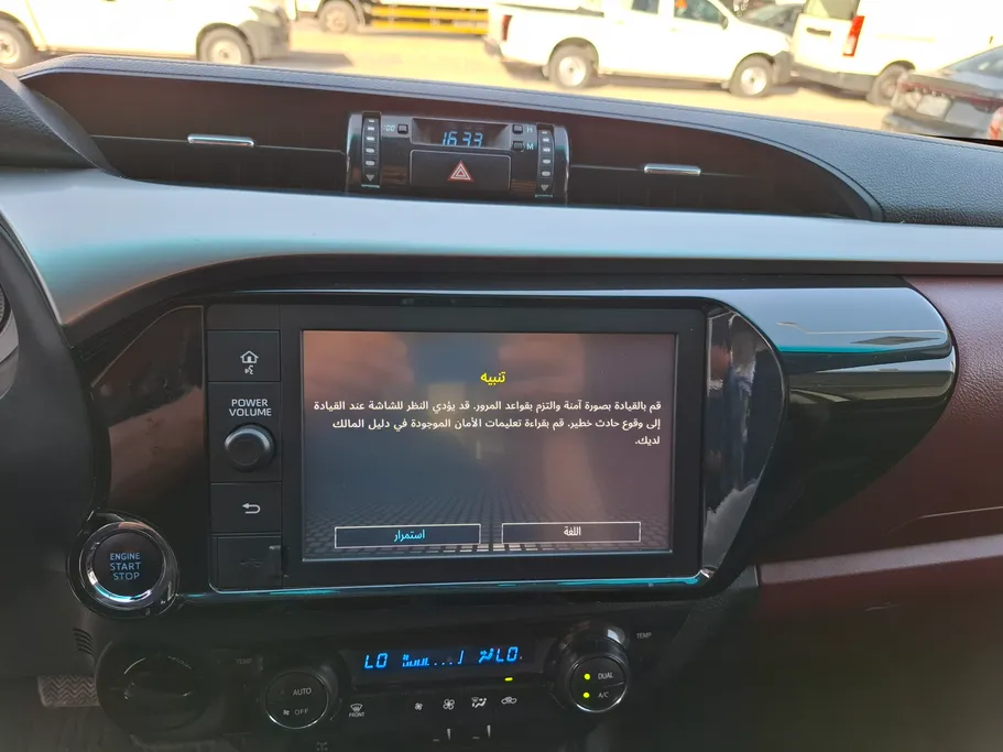 تويوتا هايلكس SR5 2023 