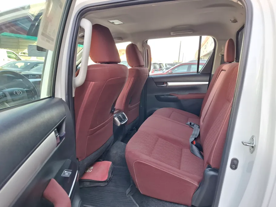 تويوتا هايلكس SR5 2023 