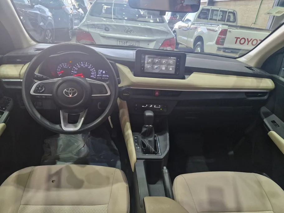 2023 Toyota Yaris  Y 