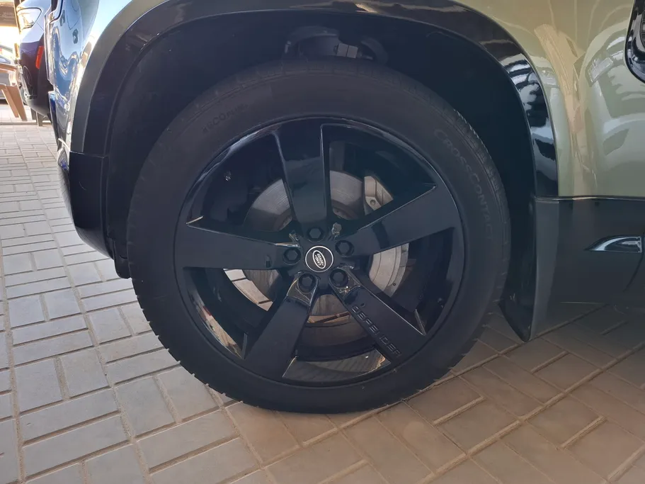 لاند روفر ديفندر HSE P400 2020 