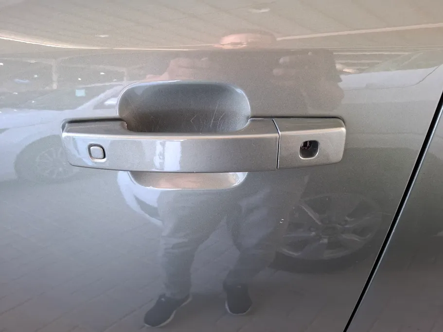 لاند روفر ديفندر HSE P400 2020 