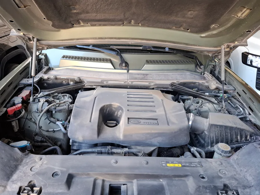 لاند روفر ديفندر HSE P400 2020 