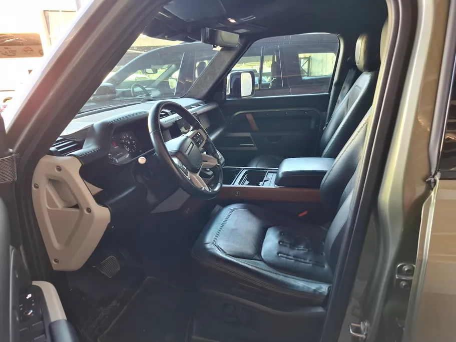 لاند روفر ديفندر HSE P400 2020 
