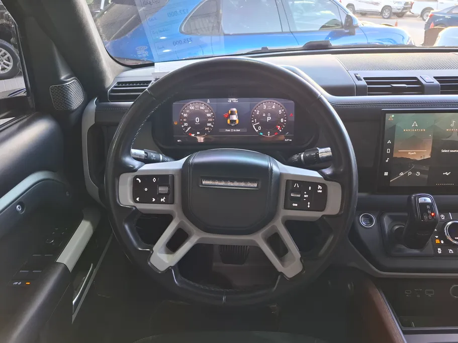لاند روفر ديفندر HSE P400 2020 