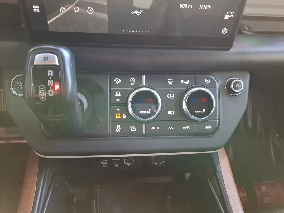 لاند روفر ديفندر HSE P400 2020 