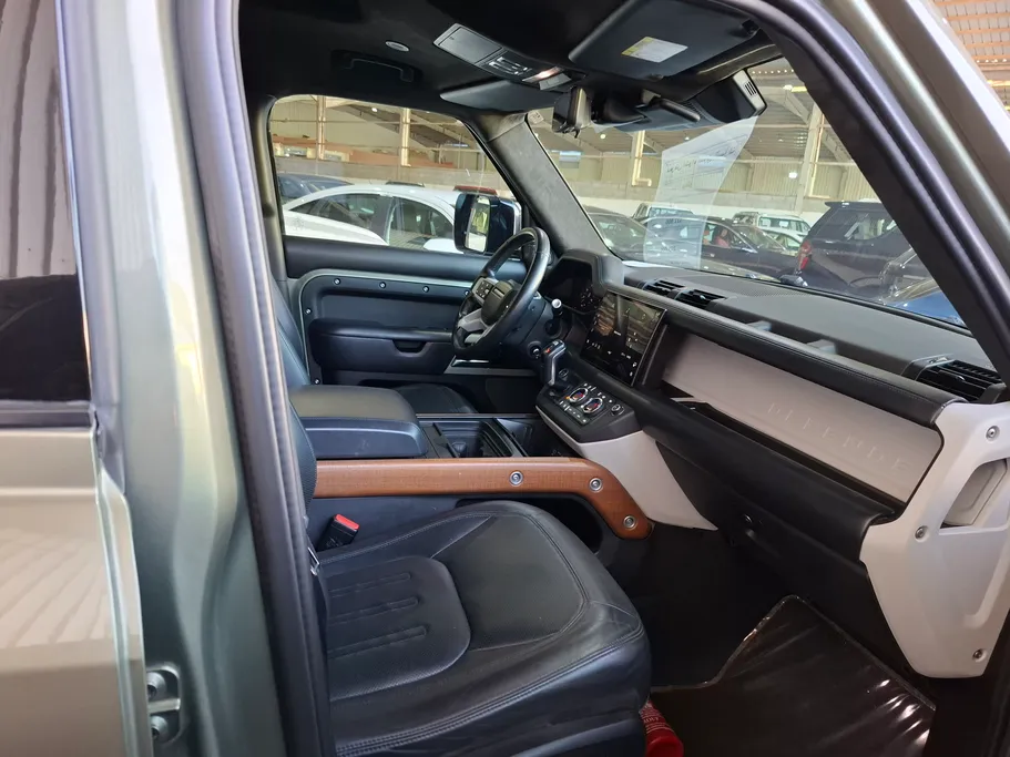 لاند روفر ديفندر HSE P400 2020 