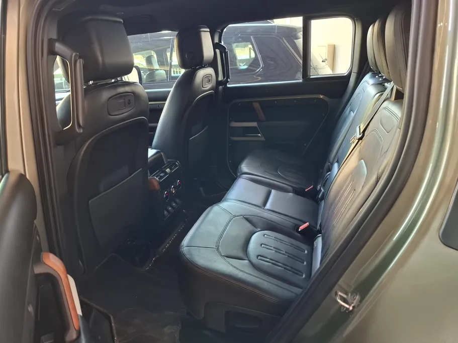 لاند روفر ديفندر HSE P400 2020 