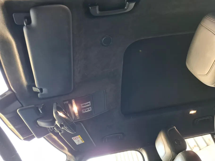 لاند روفر ديفندر HSE P400 2020 