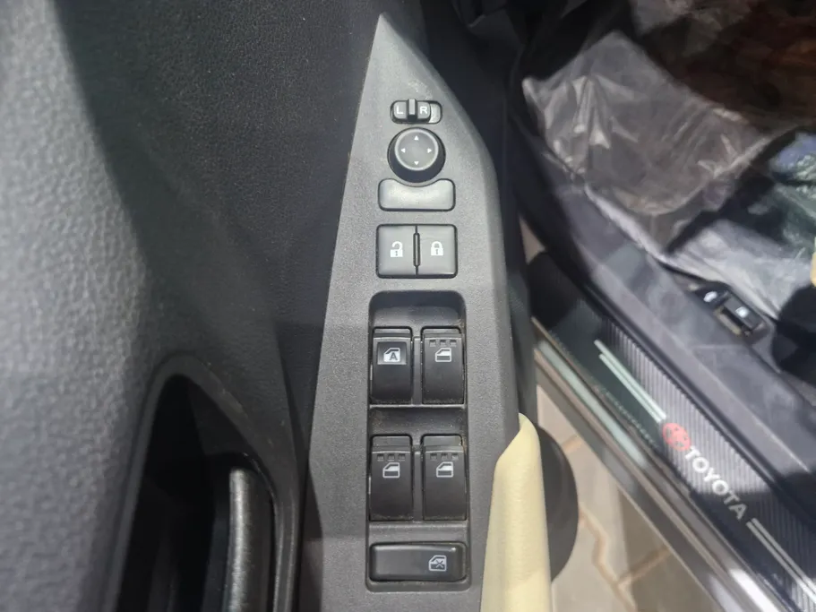 2024 Toyota Yaris  Y Plus 