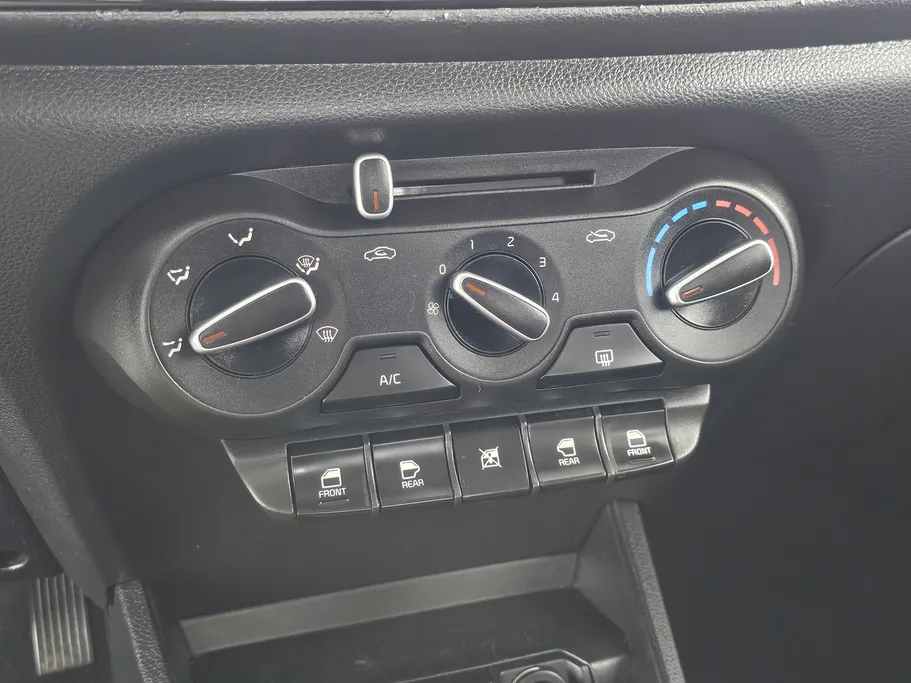 2022 Kia Pegas LX 