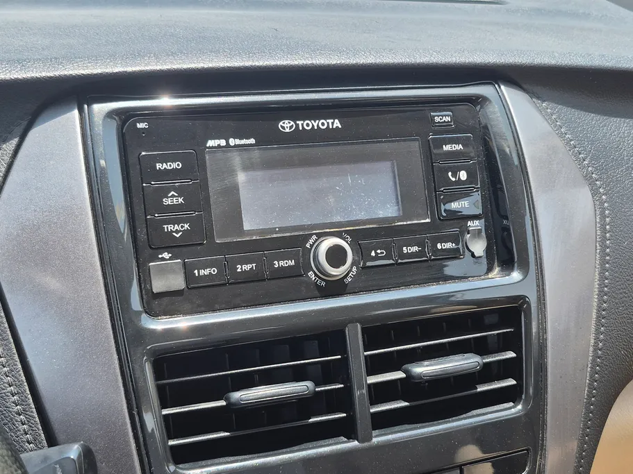 2021 Toyota Yaris  Y 