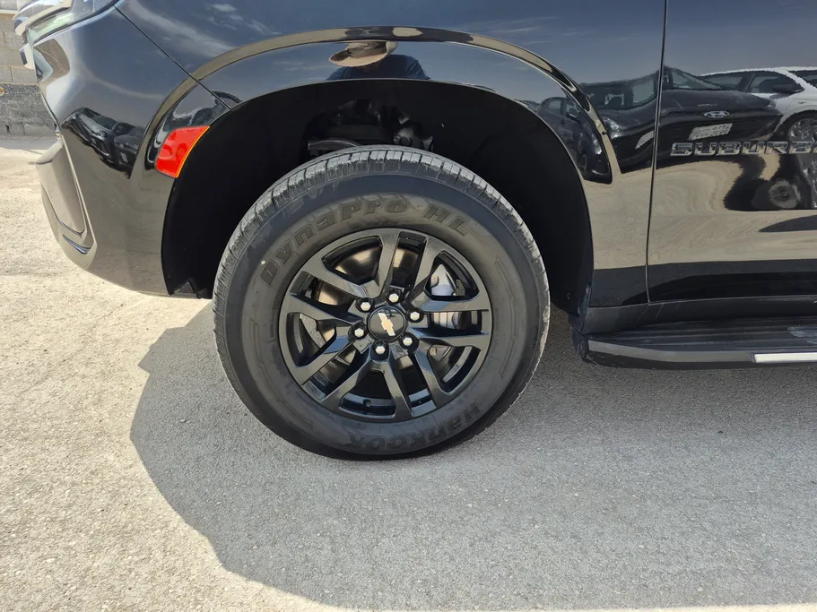 2023 Chevrolet Suburban LS 