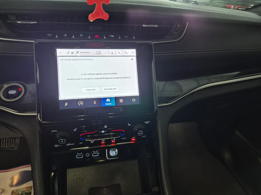جيب جراند شيروكي L 2022 