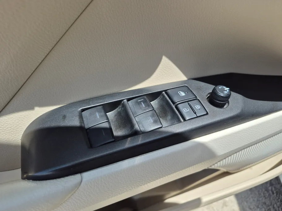 2023 Toyota Camry  LE HEV 