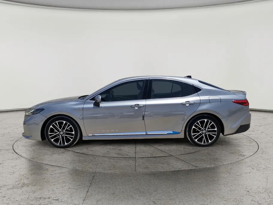 2025 Toyota Camry  LE HEV 