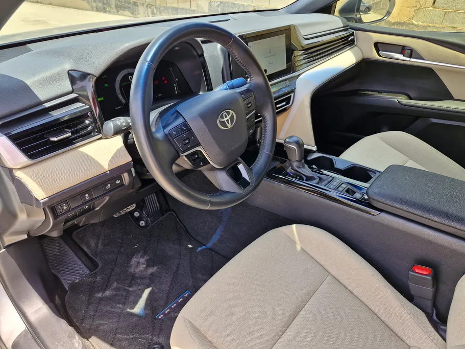 2025 Toyota Camry  LE HEV 
